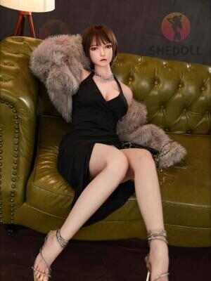 [SHEDOLL] 冷月 158cm｜Cカップ｜ブラックベルベット ディープV ママドレス｜背徳級ボディ｜植毛+発熱マンコ｜高級写真用ドール